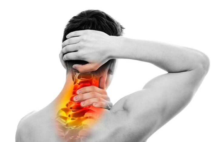 Dzemdes kakla osteohondrozes simptoms ir pastāvīgas vai pulsējošas sāpes. 