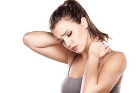 Sāpes kaklā un plecos - pirmās dzemdes kakla osteohondrozes pazīmes